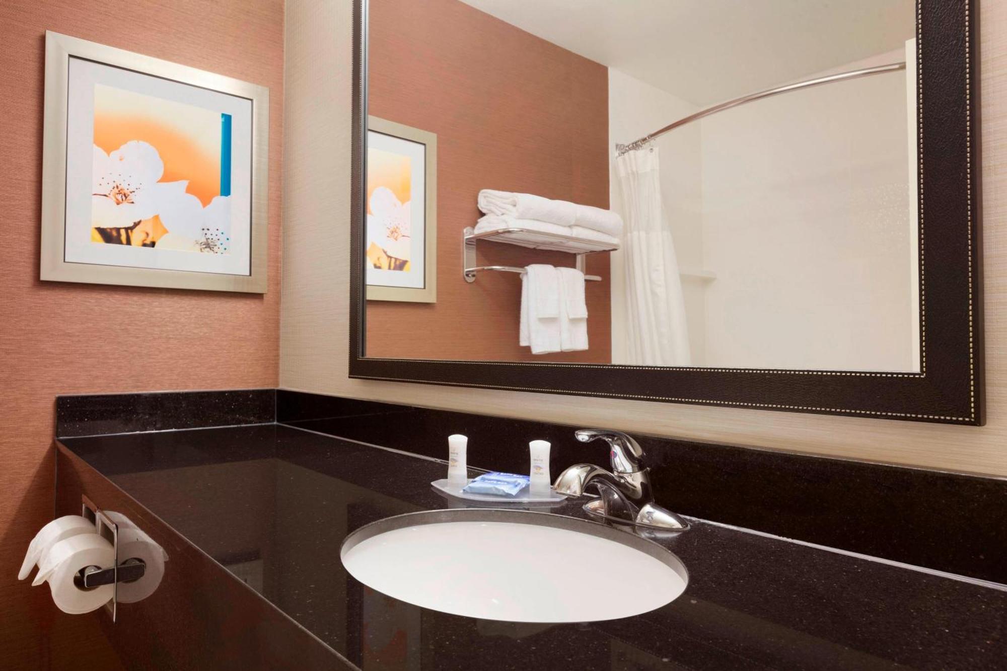 Fairfield & Hotel Longview